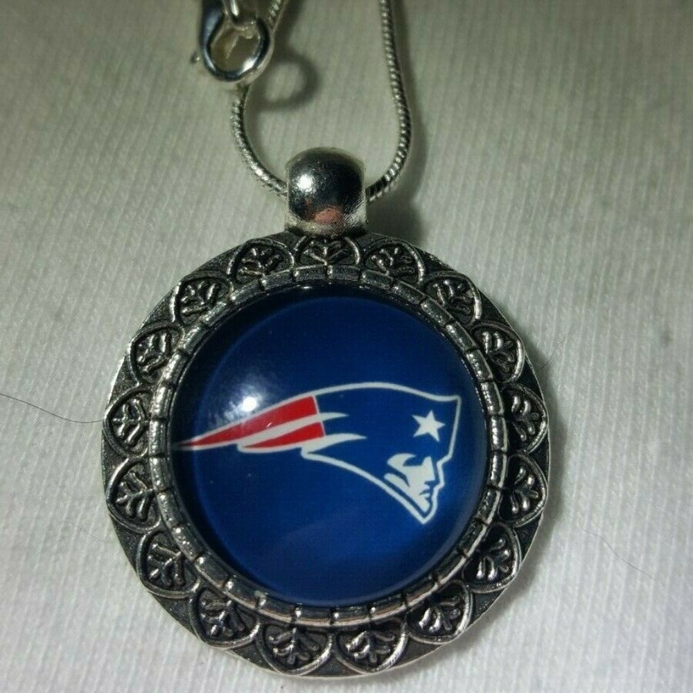 New England Patriots NFL Charm w/ 925 Silver Chain NEW